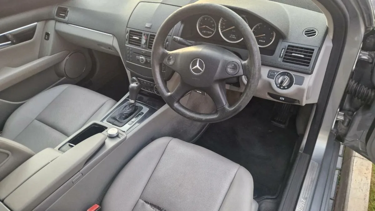 Mercedes 2008 - Image 2