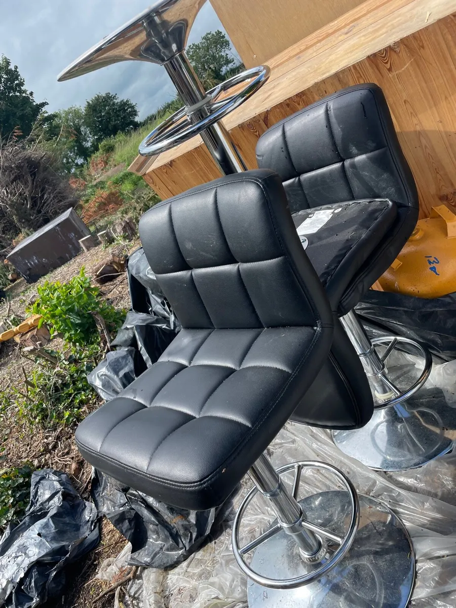 3 bar stools - Image 1