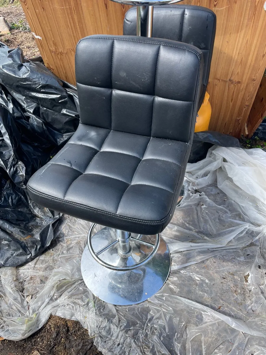 3 bar stools - Image 2