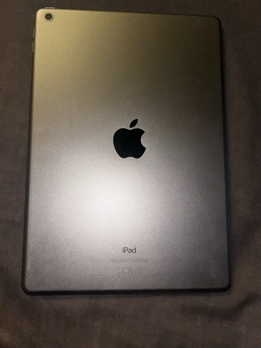 iPad 8th Generation (2020) - Image 2