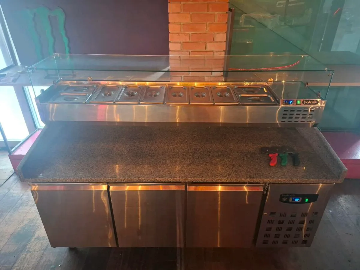 Pizza prep counter - Image 1