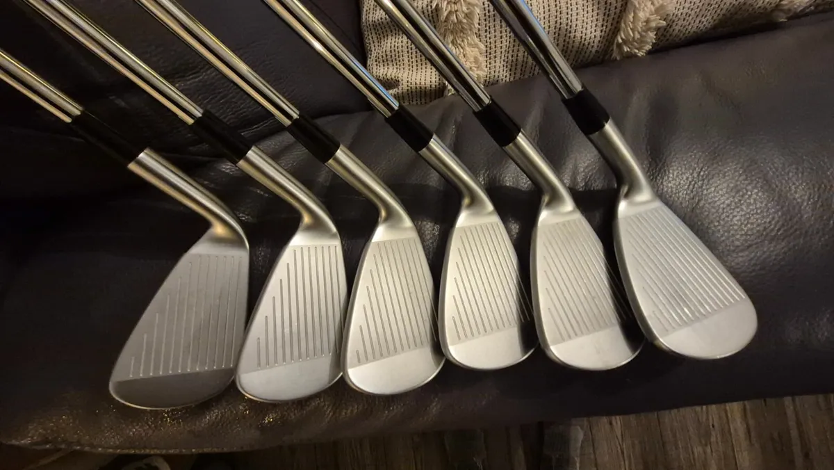 Mizuno JPX 923 hotmetal irons for sale - Image 2