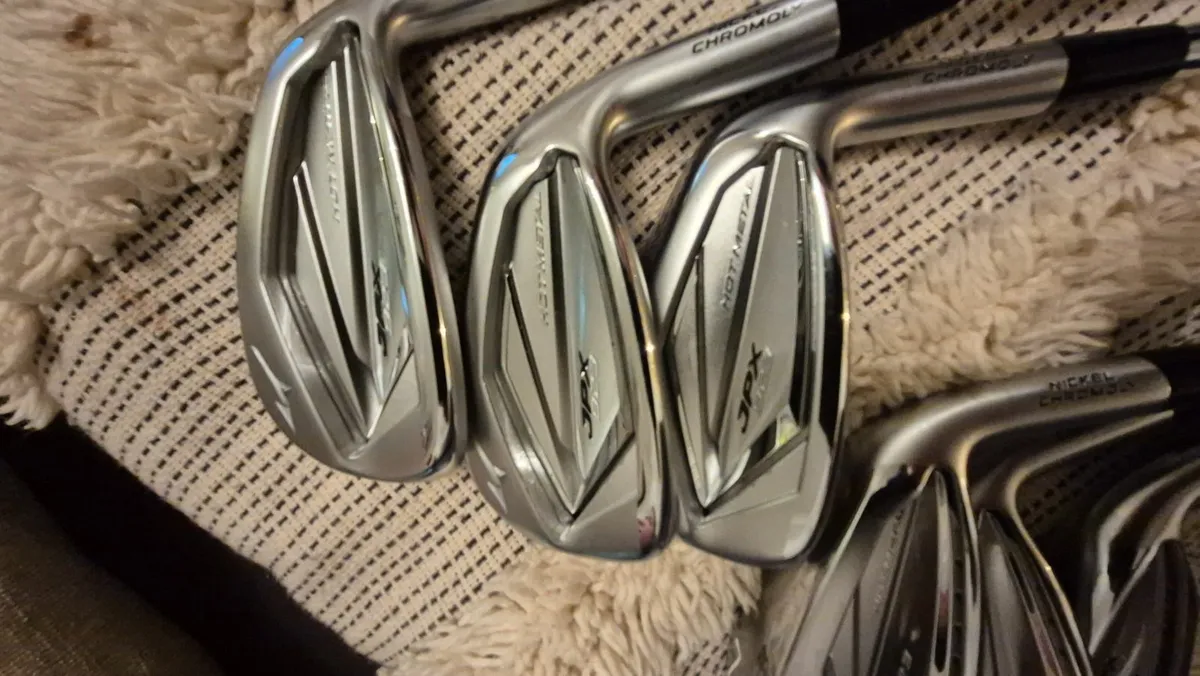 Mizuno JPX 923 hotmetal irons for sale - Image 3