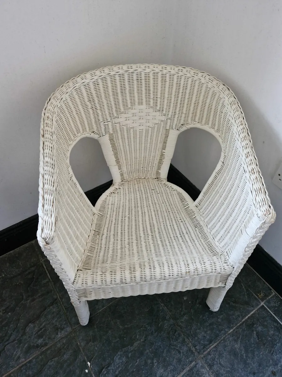 Rattan chair - Image 1