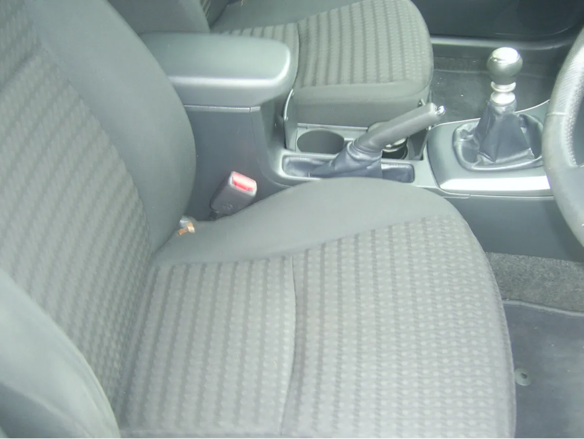 Toyota Corolla 1.4 D-4D TERRA MC 4DR - Image 4