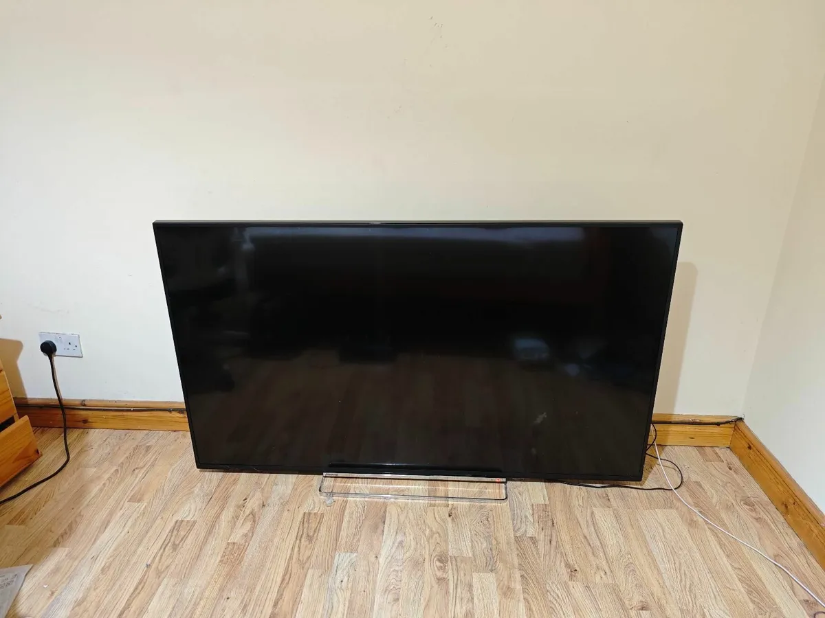 Toshiba 65" 4K Smart TV (65U5863DB) - Screen Fault - Image 1