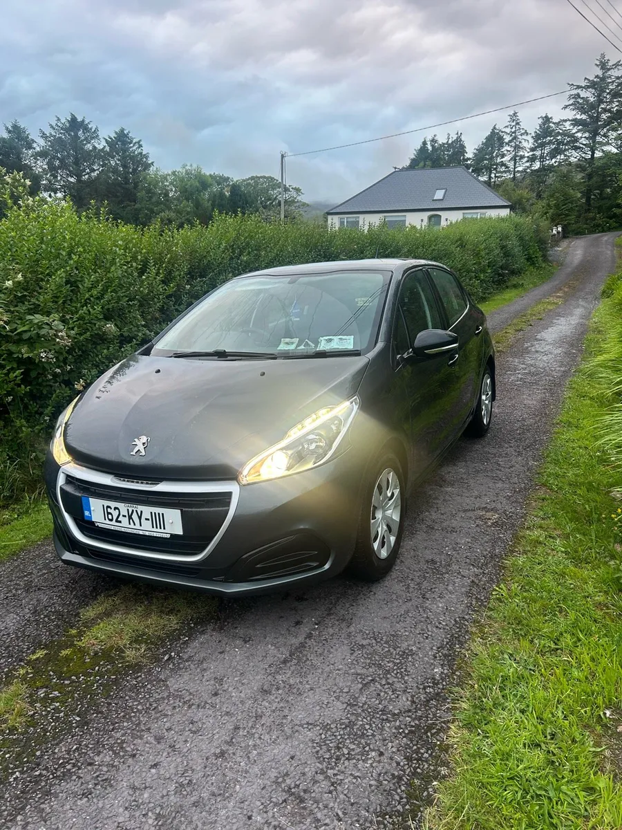 Peugeot 208 - Image 1