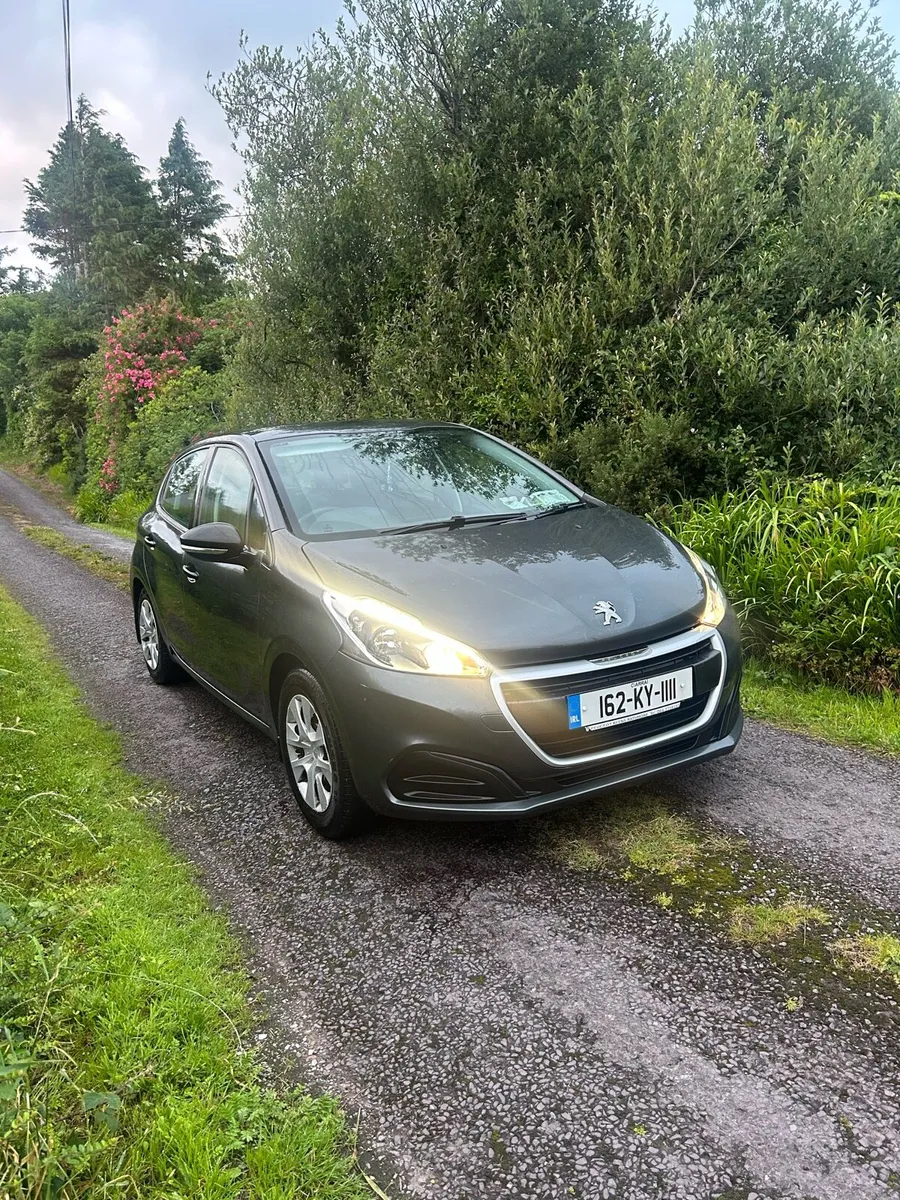 Peugeot 208 - Image 2