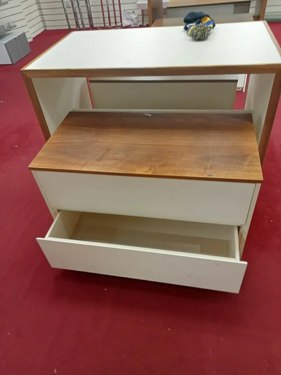 Shop fittings - Image 3