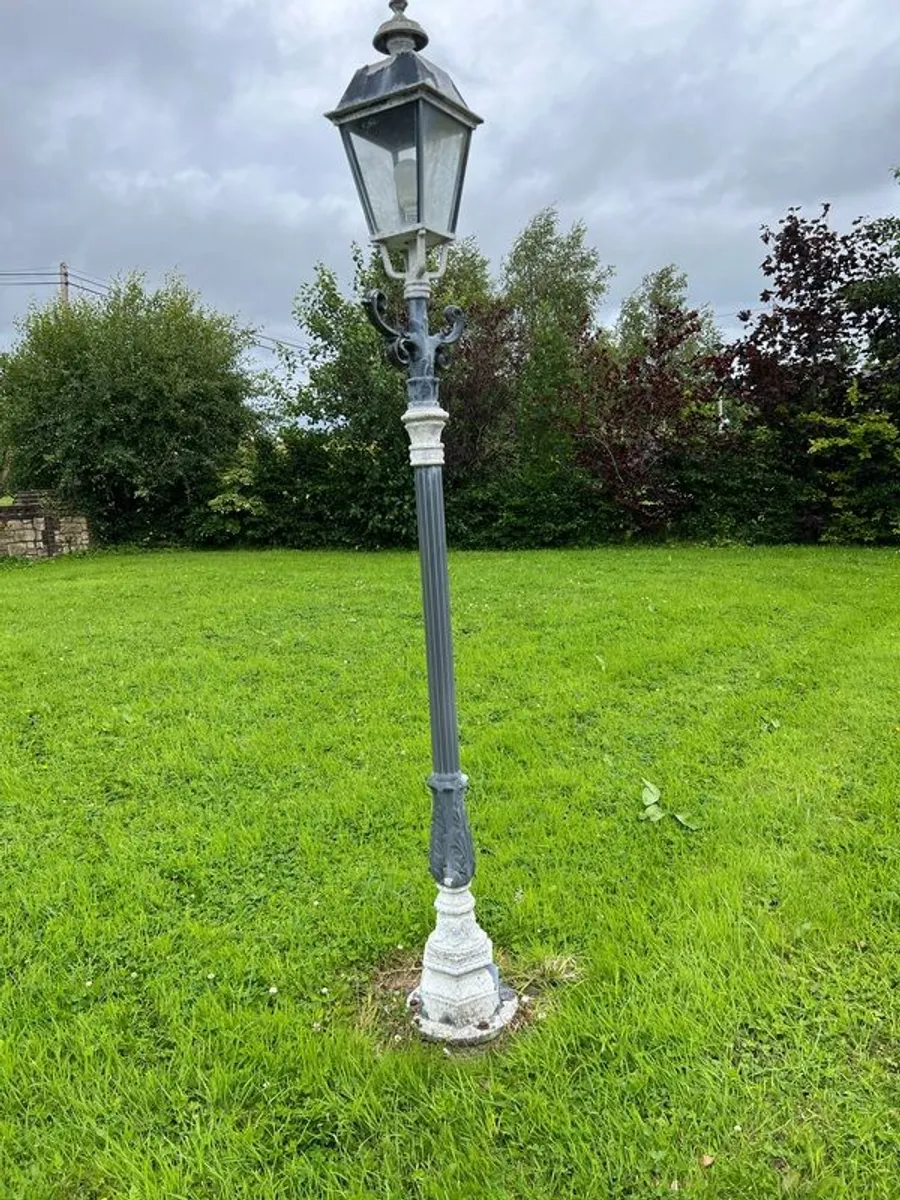 garden Lanterns - 4 large wall lanterns, two pier lanterns, two garden lanterns - Image 2