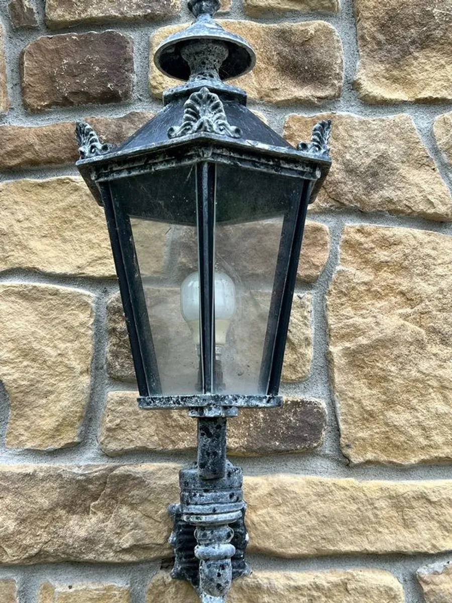 garden Lanterns - 4 large wall lanterns, two pier lanterns, two garden lanterns - Image 3