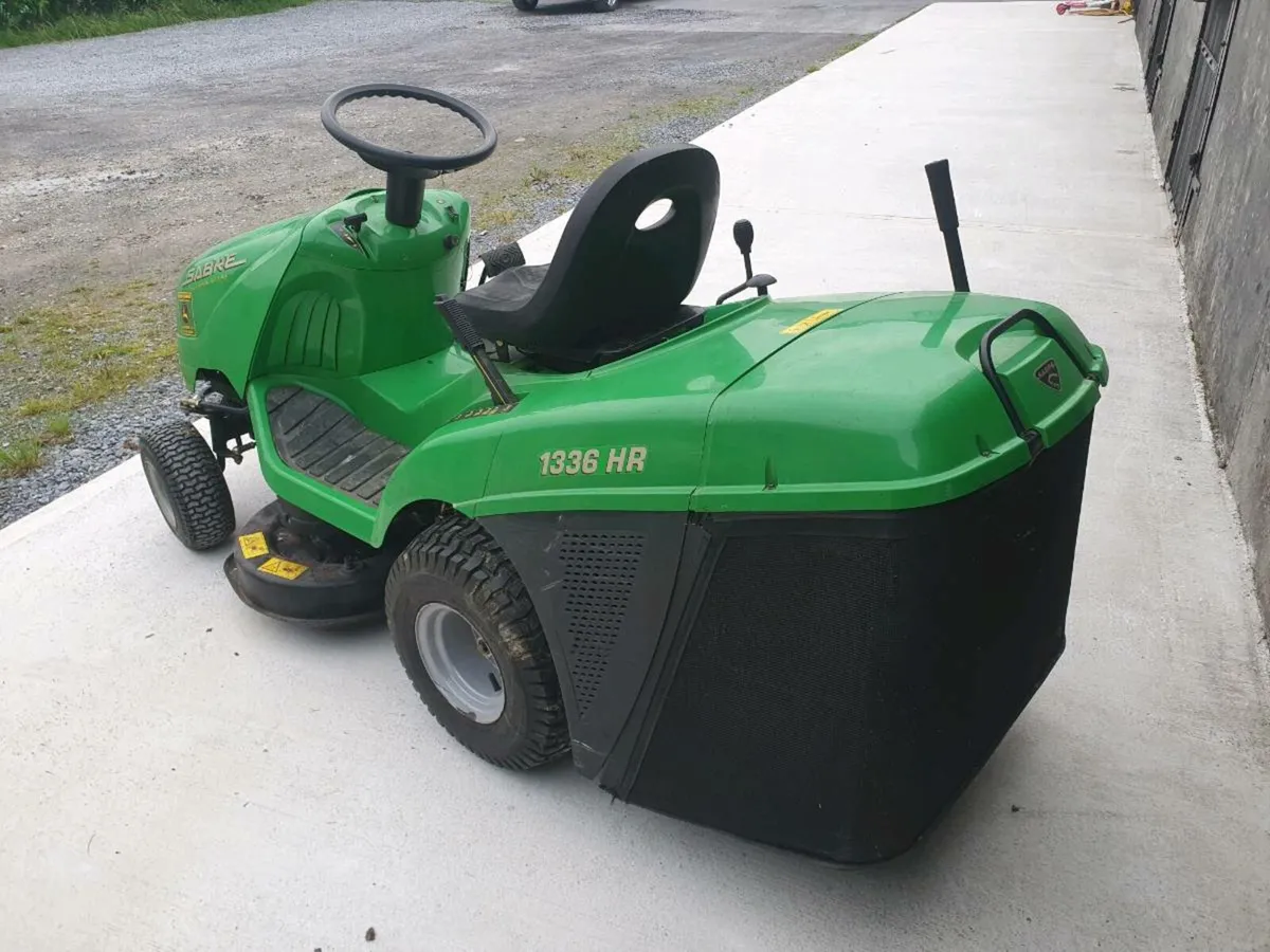 Sabre by john deere ride on lawnmower - Image 3