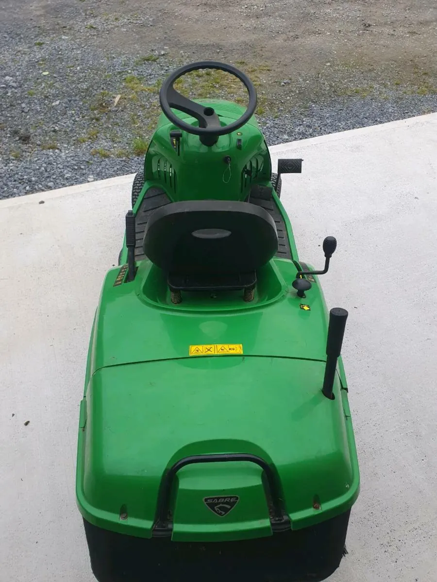Sabre by john deere ride on lawnmower - Image 4