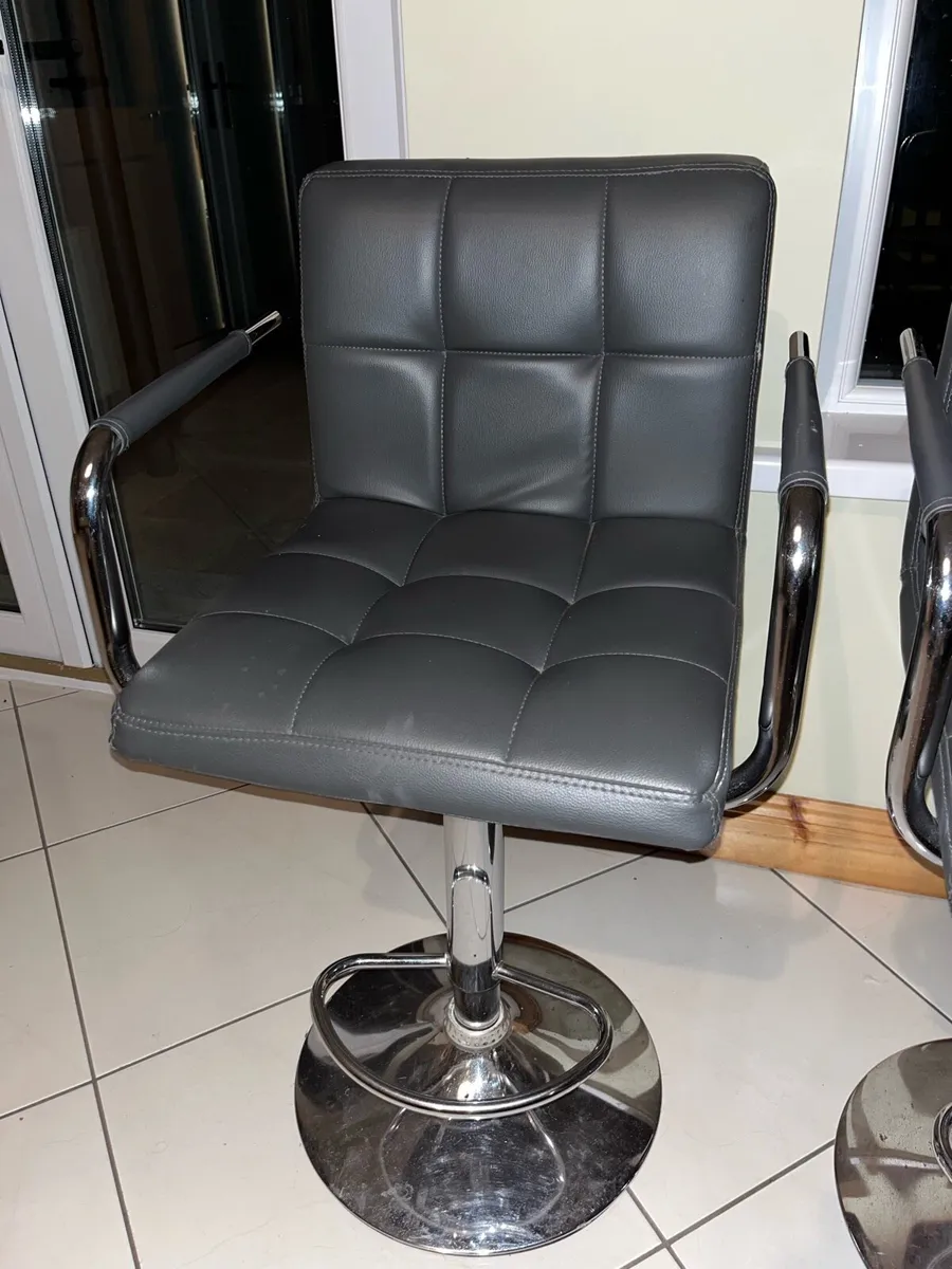 3 grey leather barstools - Image 2