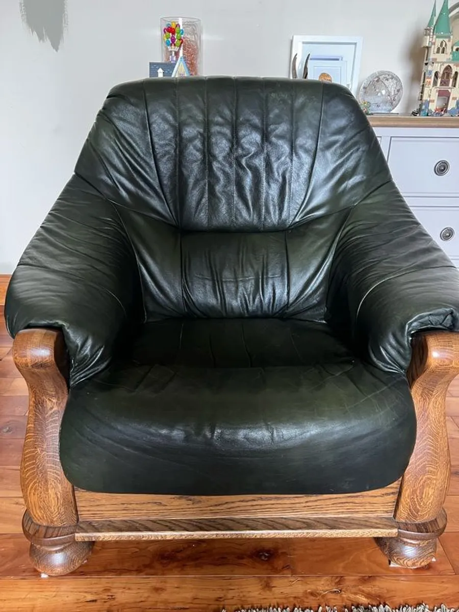 Leather couch and two leather armchairs - Image 2