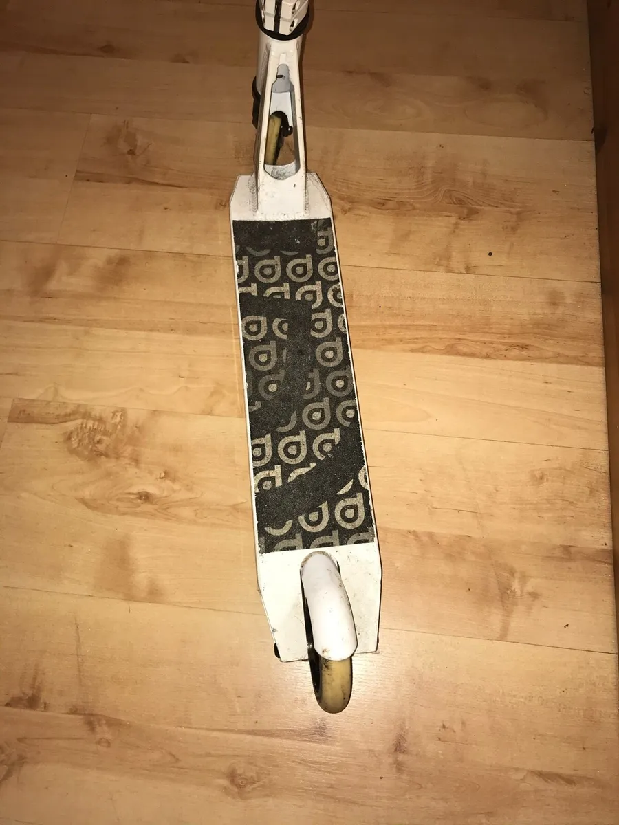 District Stunt Scooter - Image 4
