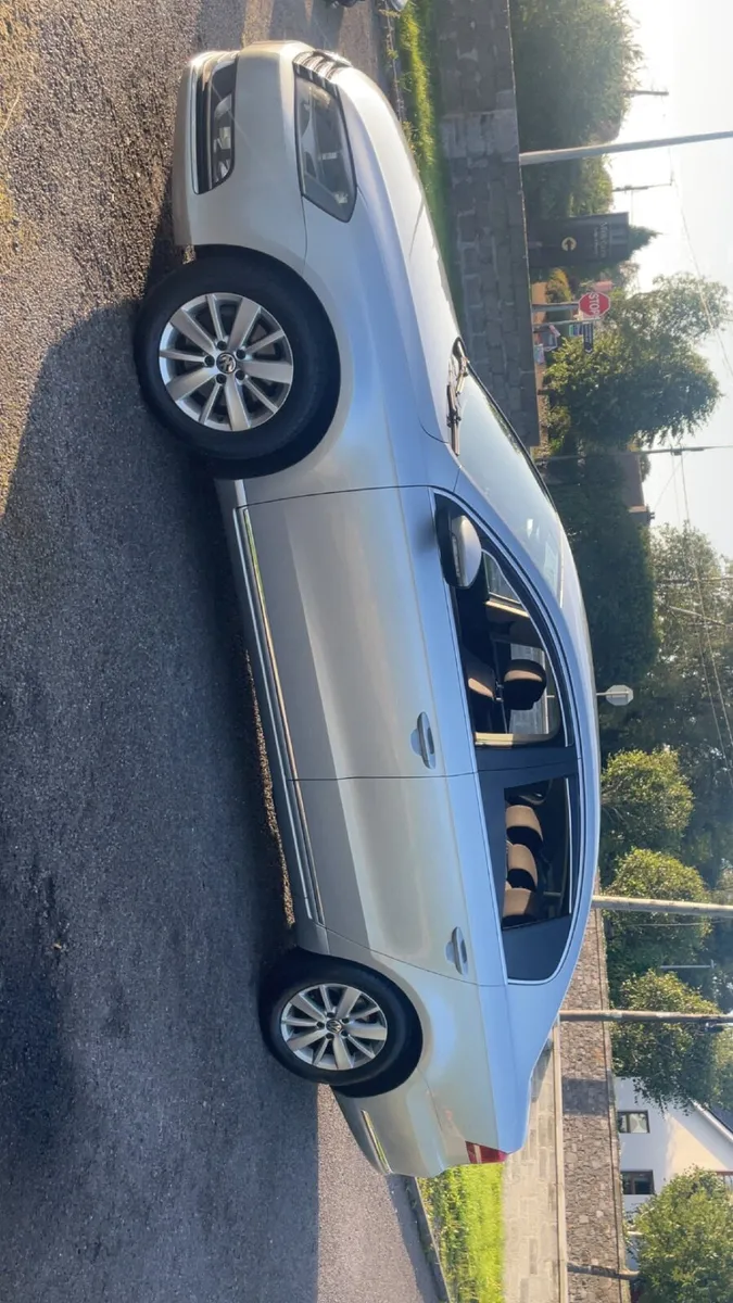 Volkswagen Passat 2012 - Image 2