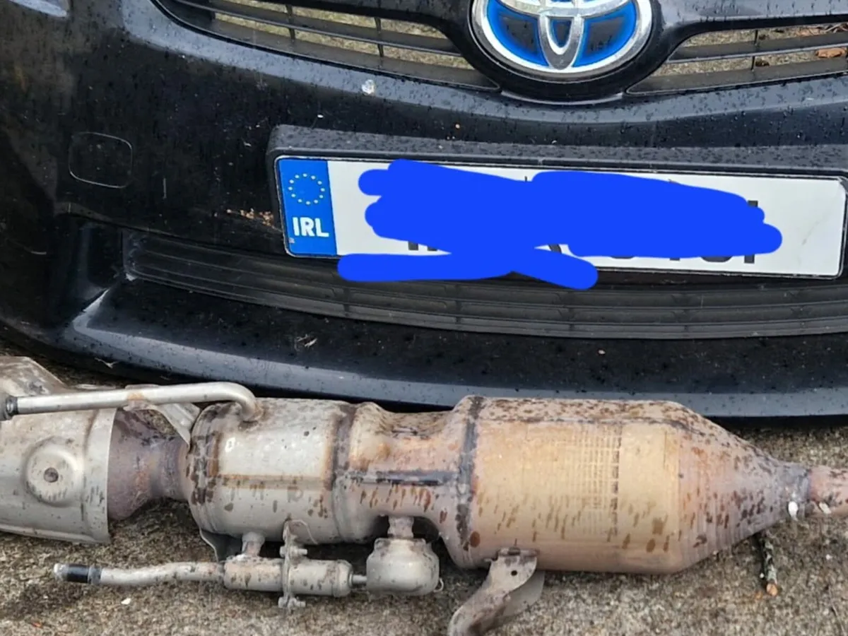 Toyota prius parts 2011 - Image 2
