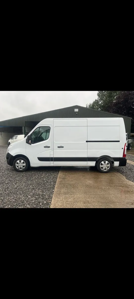 2023 Nissan interstar - Image 2