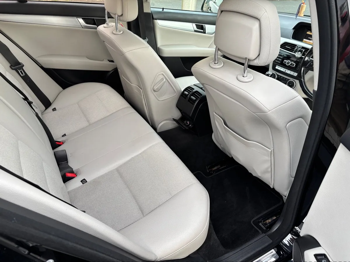 Mercedes-Benz C-Class 2011 - Image 4
