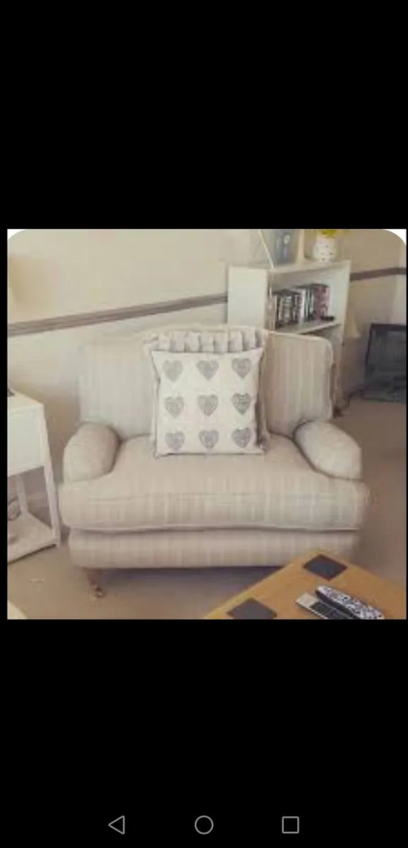 Stunning Laura Ashley Snuggler C/W Brass Castors - Image 2
