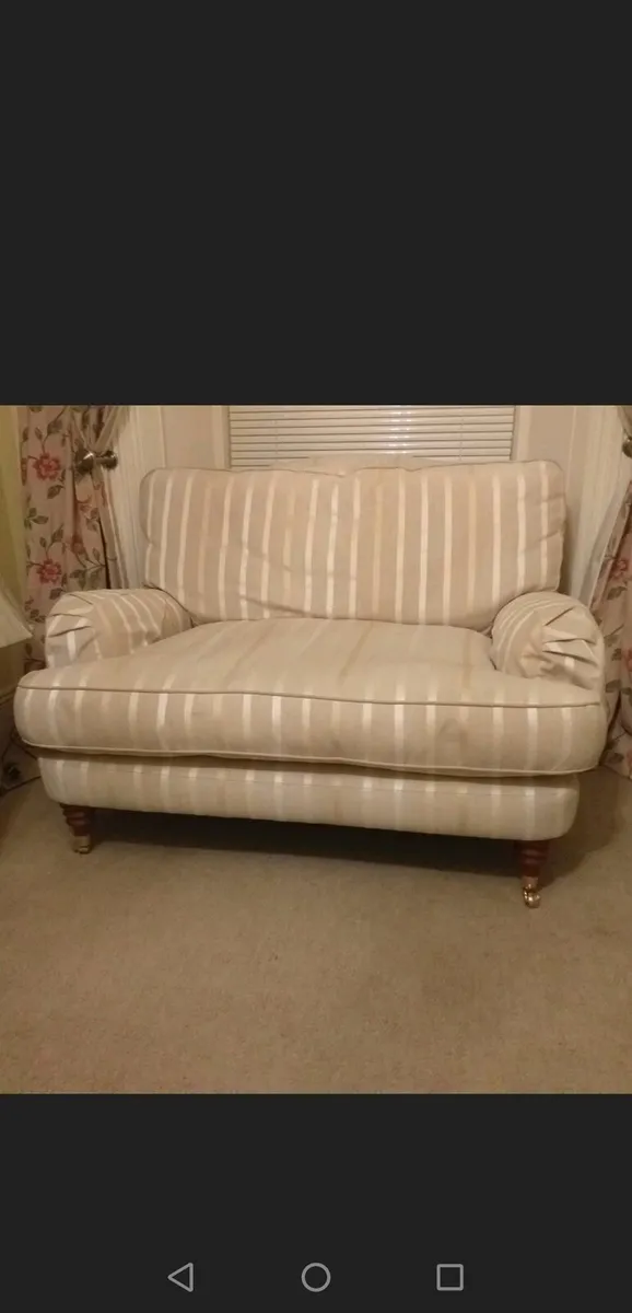 Stunning Laura Ashley Snuggler C/W Brass Castors - Image 3