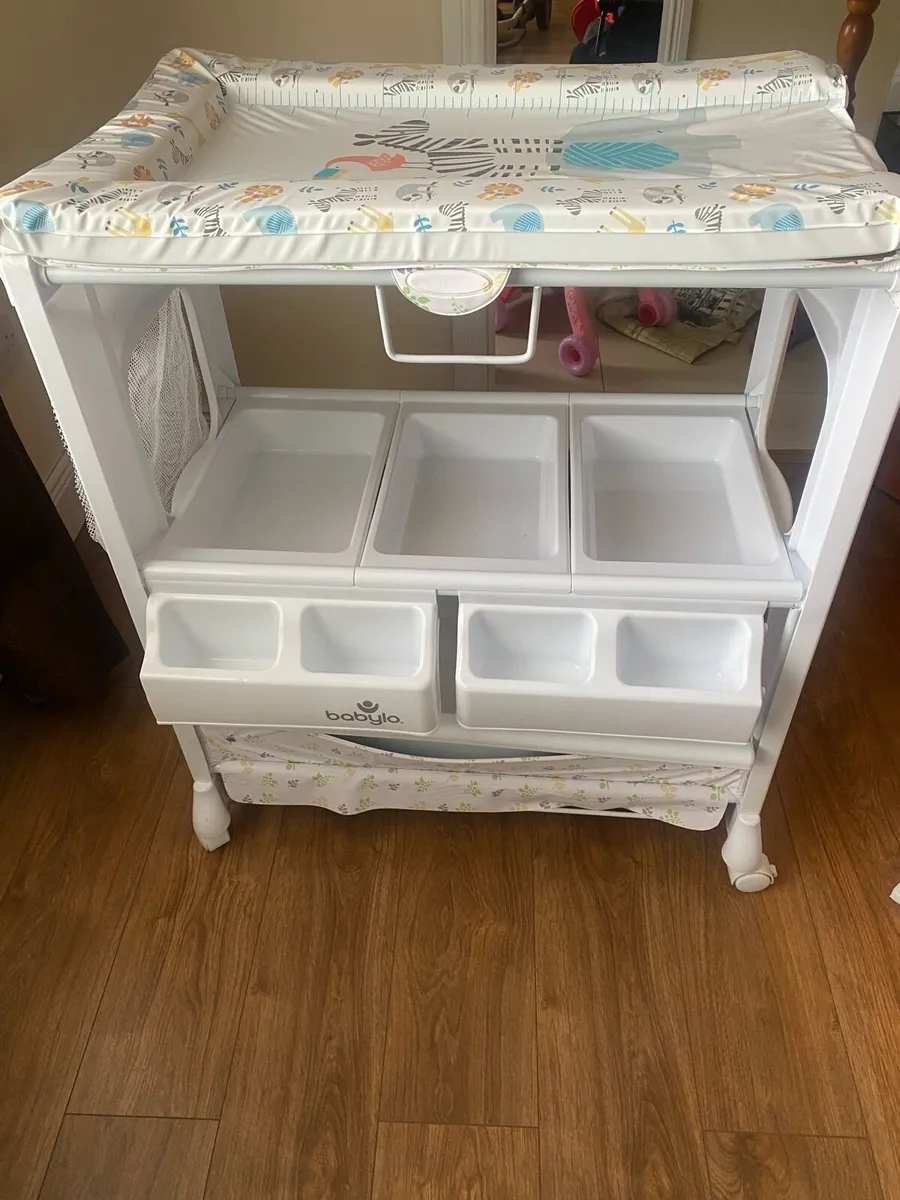 Baby changing table - Image 2