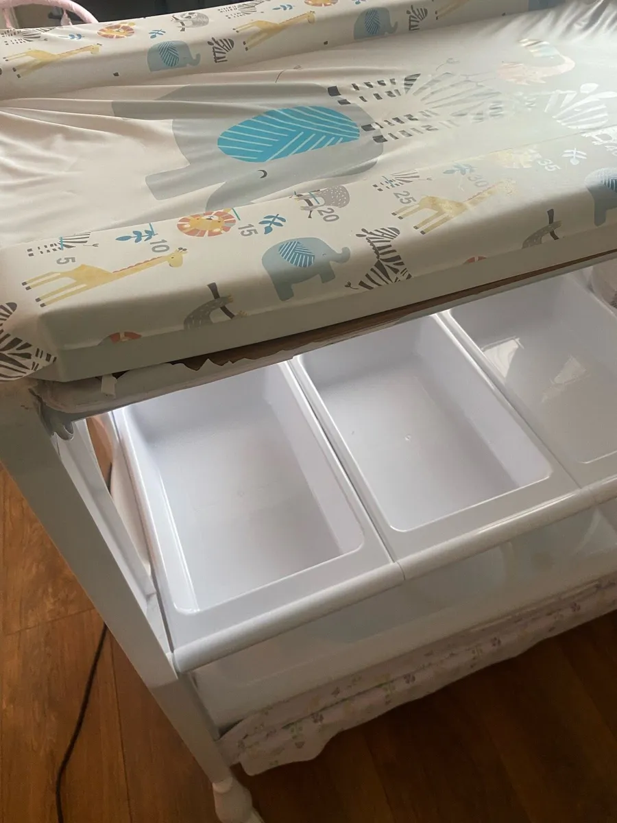 Baby changing table - Image 4