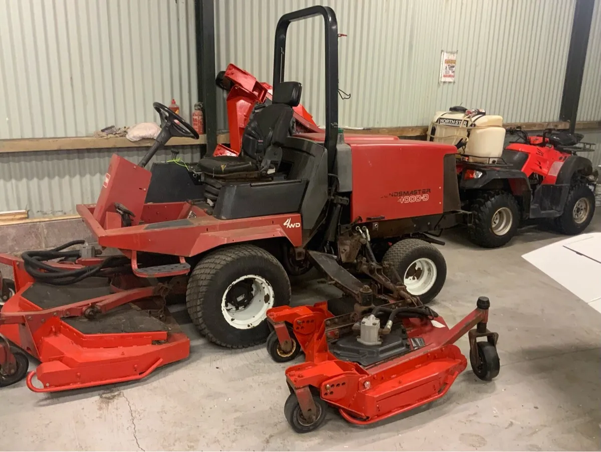 Toro professional grounds mower. - Image 4