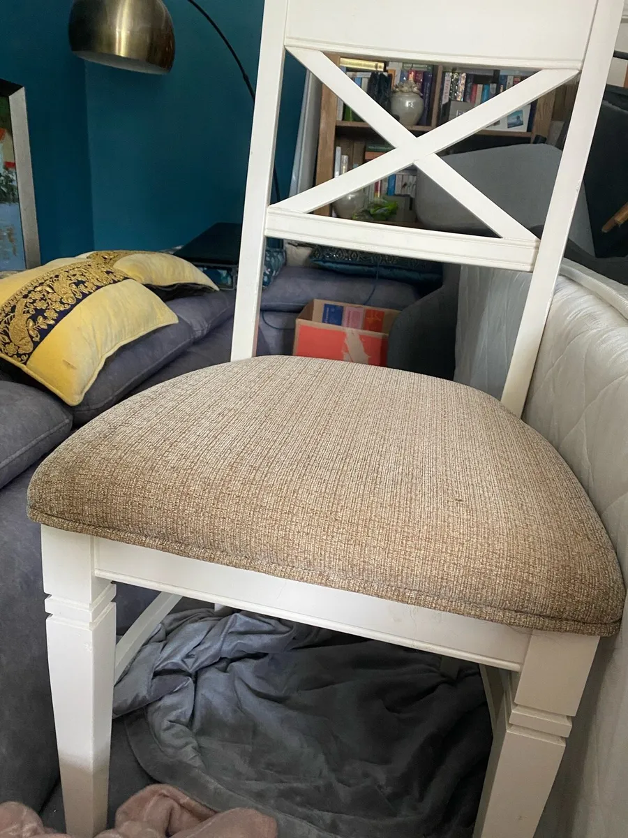 Chairs and table - Image 3