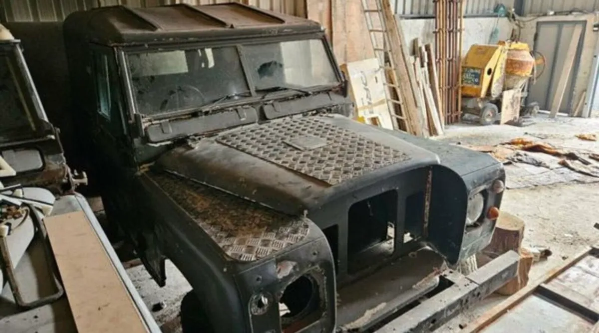 Landrover (Defender) Series 3 - Image 1