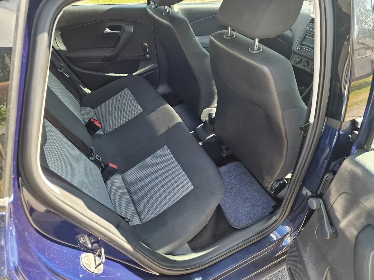 Volkswagen Polo 2011 - Image 2