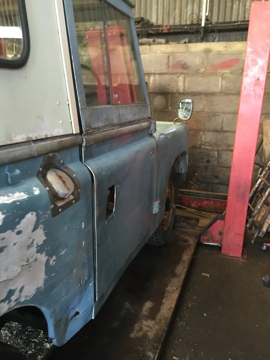 Land Rover (Defender) Series 3 - Image 3