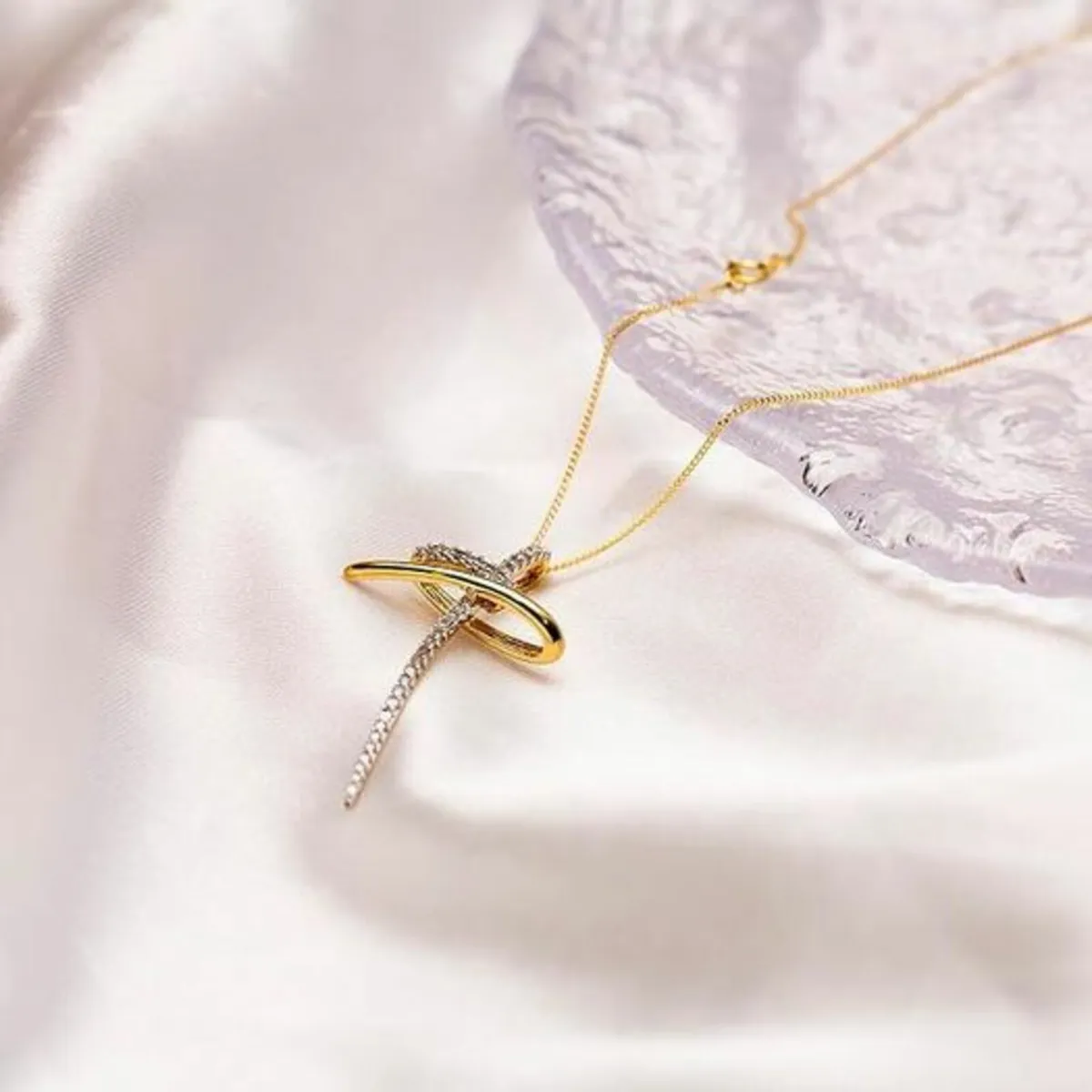 9Ct Gold with 0.2Ct Diamond Cross Pendant & Chain - Image 2