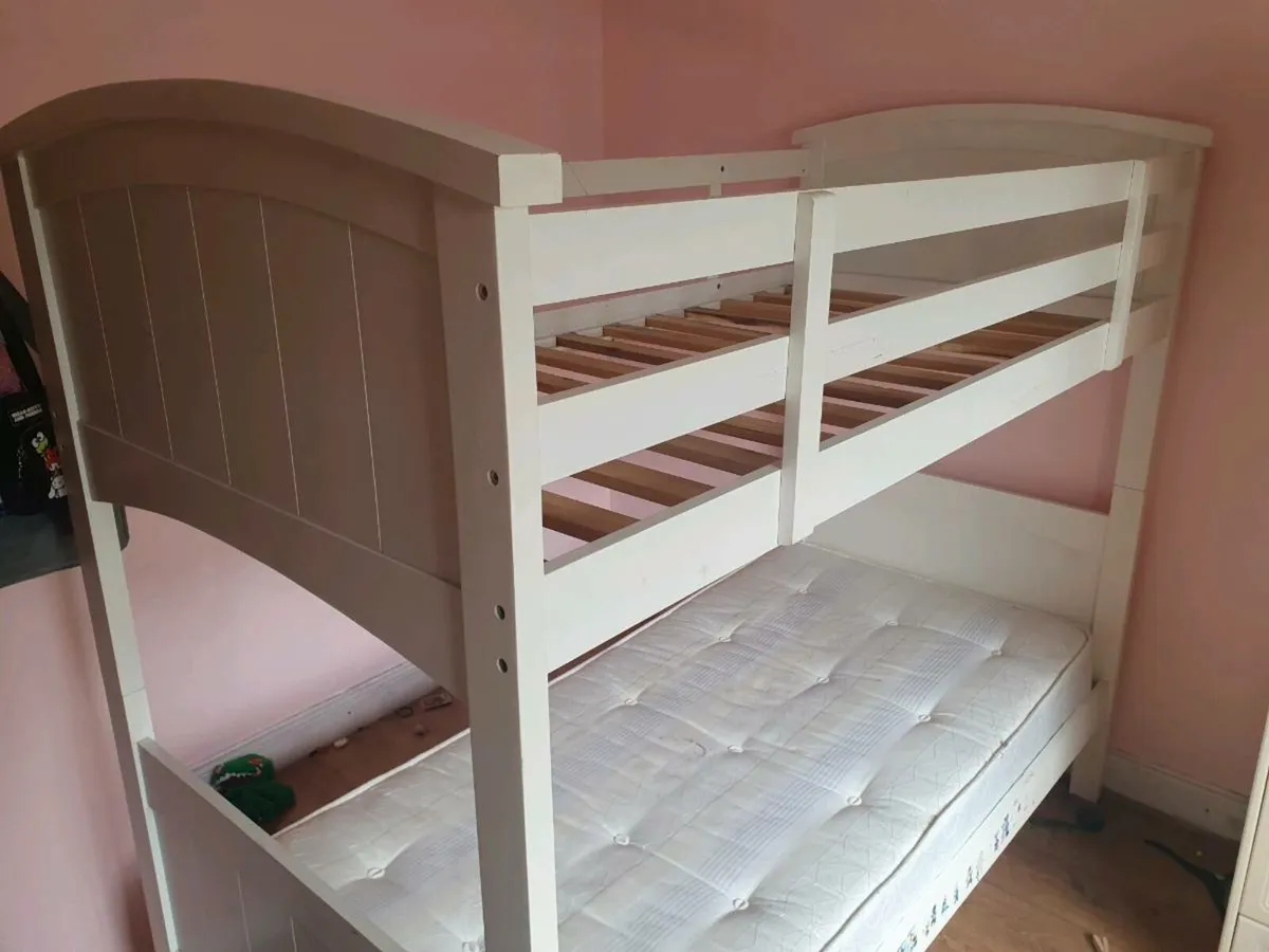 Bunk bed - Image 1