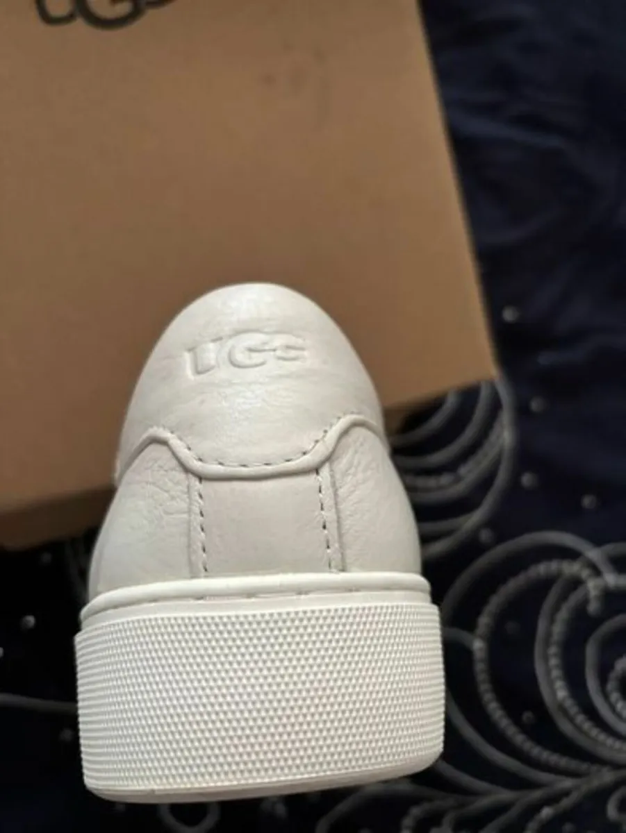 Womens white leather UGGs 8UK 41EU ORIGINAL UGGS - Image 4