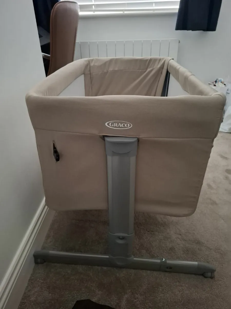 Graco Baby Sweet2Sleep bedside crib - Image 2