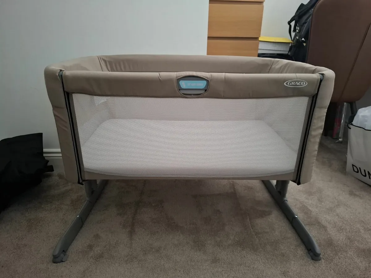 Graco Baby Sweet2Sleep bedside crib - Image 1