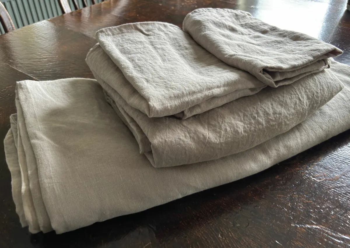 NEW :: ELINA LINEN KING DUVET SET + FITTED SHEET - Image 4
