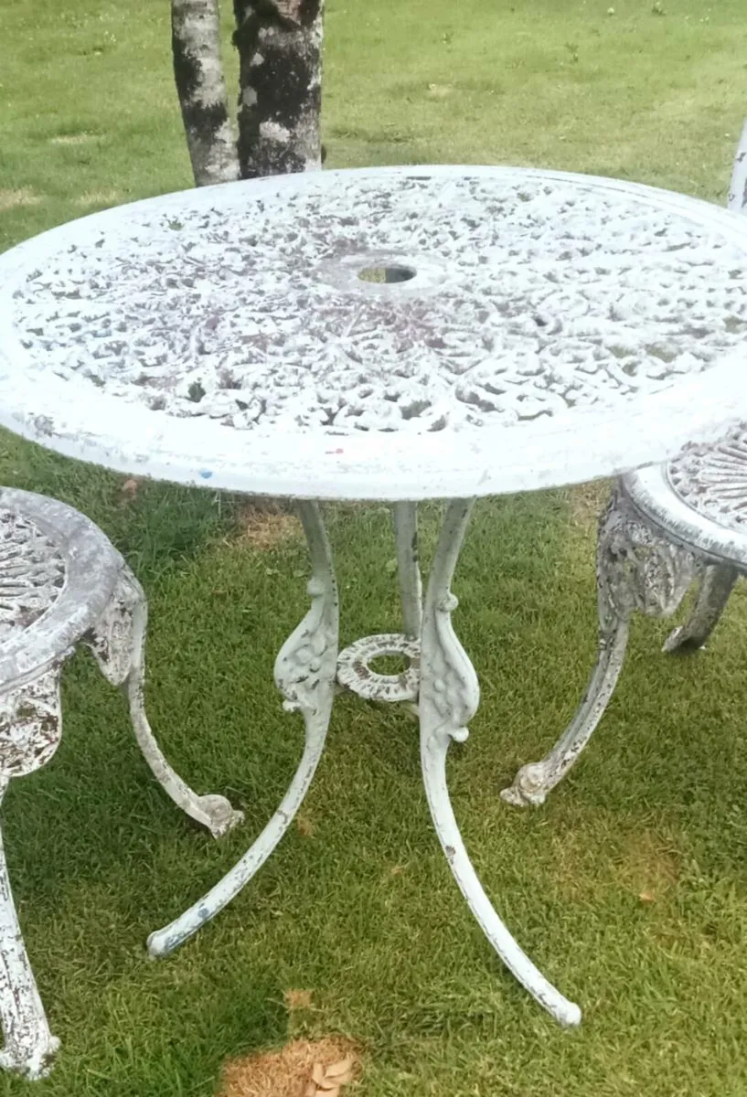 Aluminum table with 2 chairs - Image 2