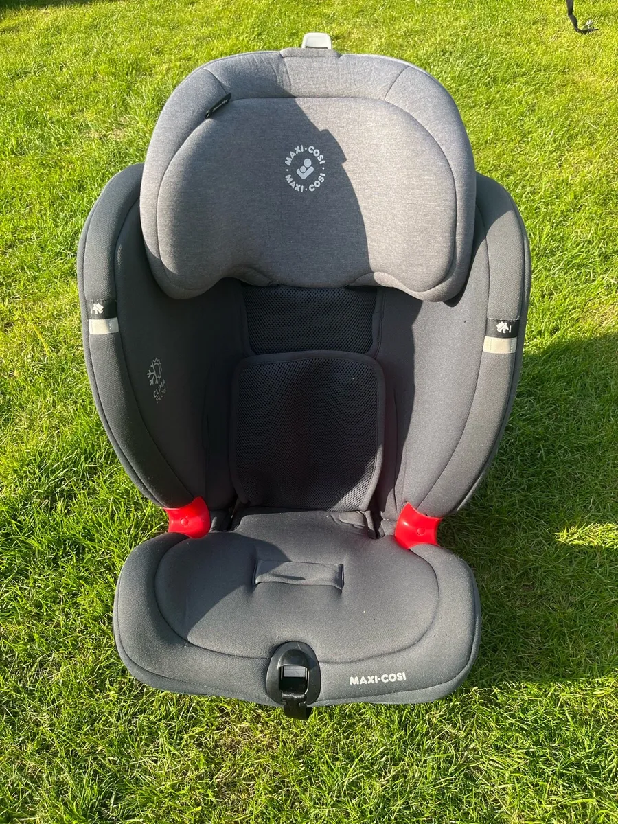 Child Car Seat - Maxi Cosi Titan Plus x 2 - Image 1