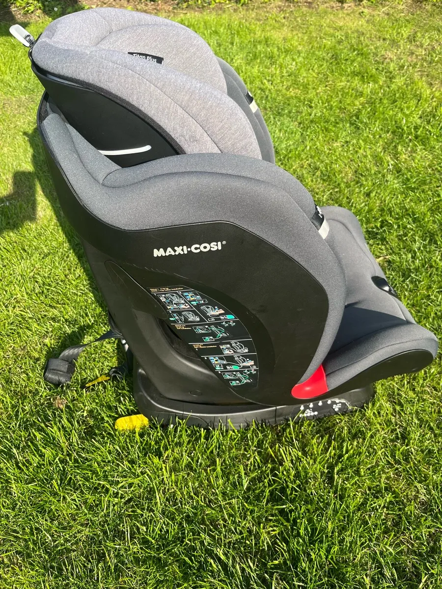 Child Car Seat - Maxi Cosi Titan Plus x 2 - Image 2