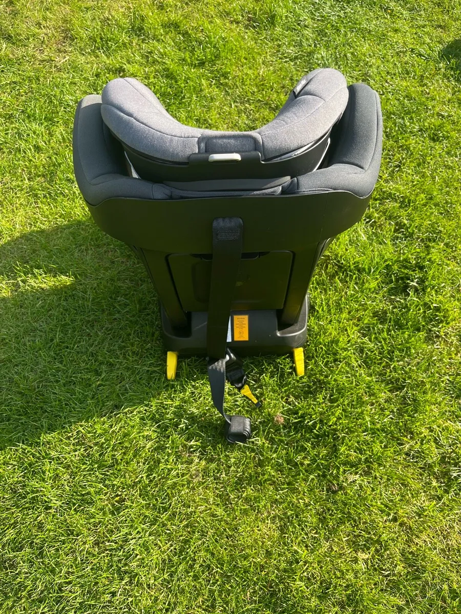 Child Car Seat - Maxi Cosi Titan Plus x 2 - Image 3