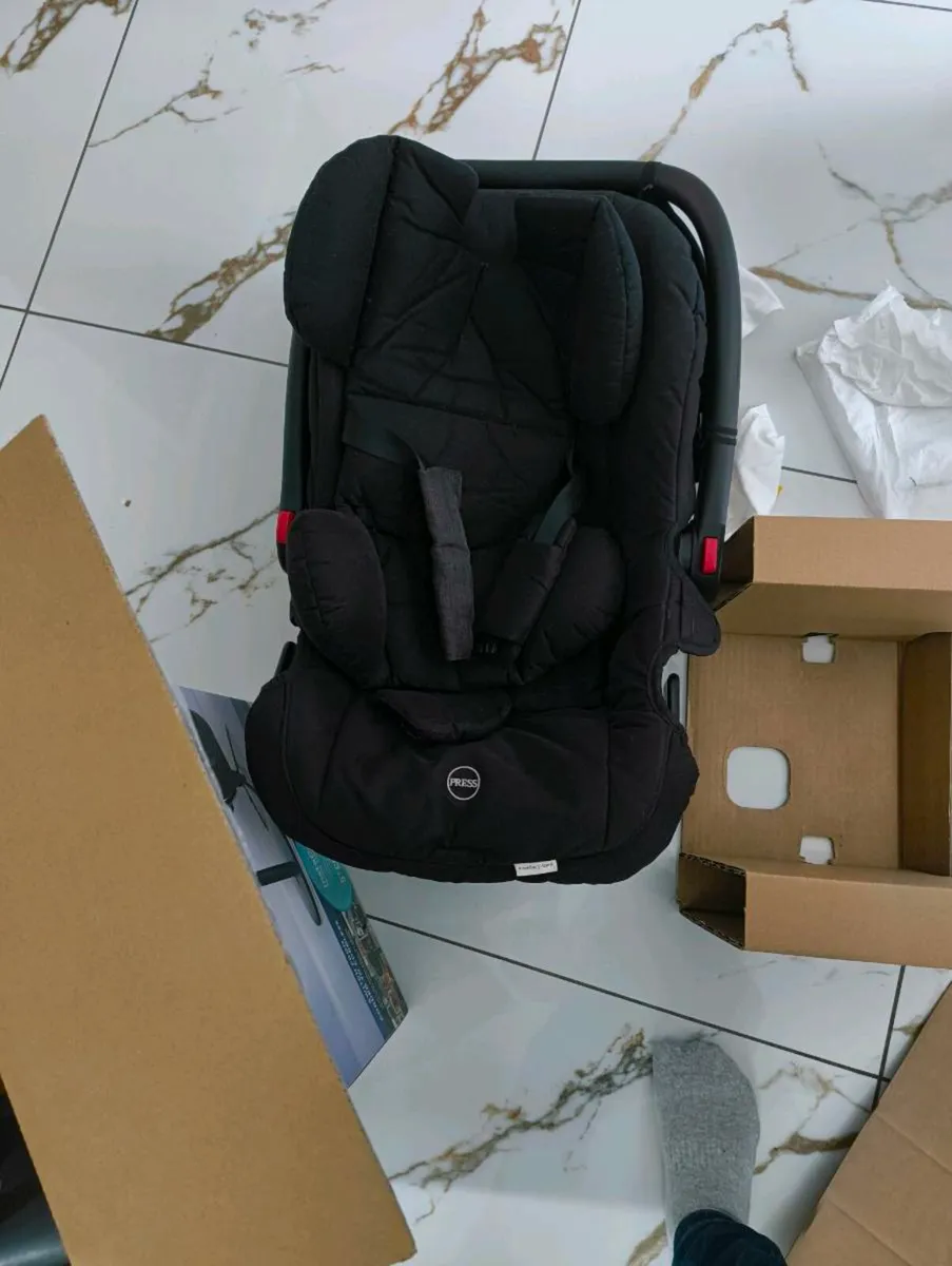 Car seat - Image 1