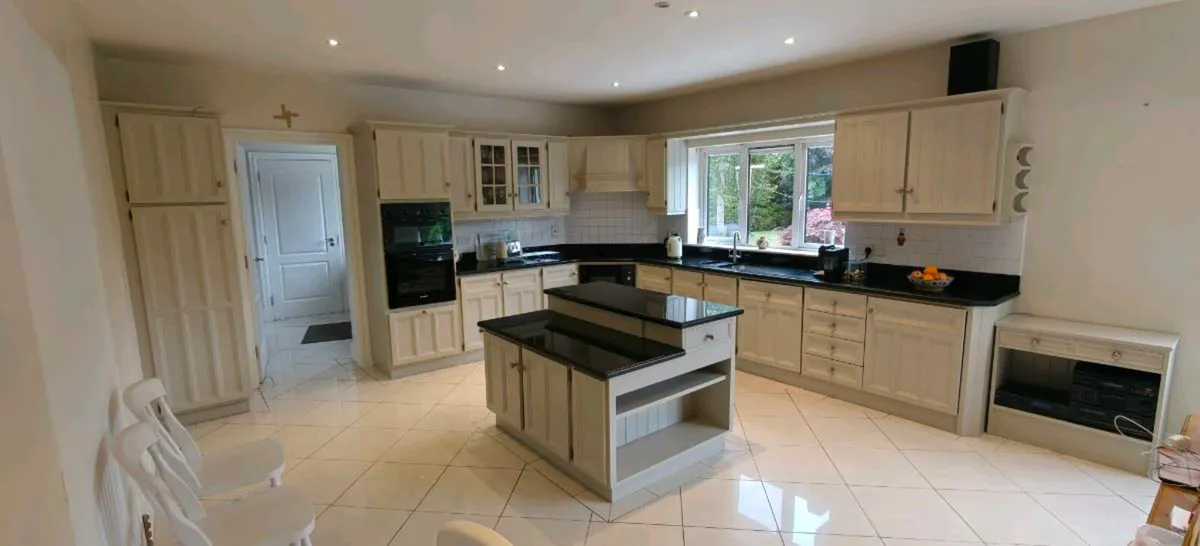 Complete Kitchen - Image 1