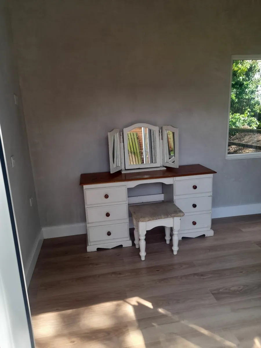 dressing table and stool