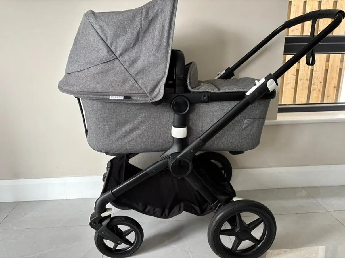 Bugaboo fox basinet and seat stroller - Image 1