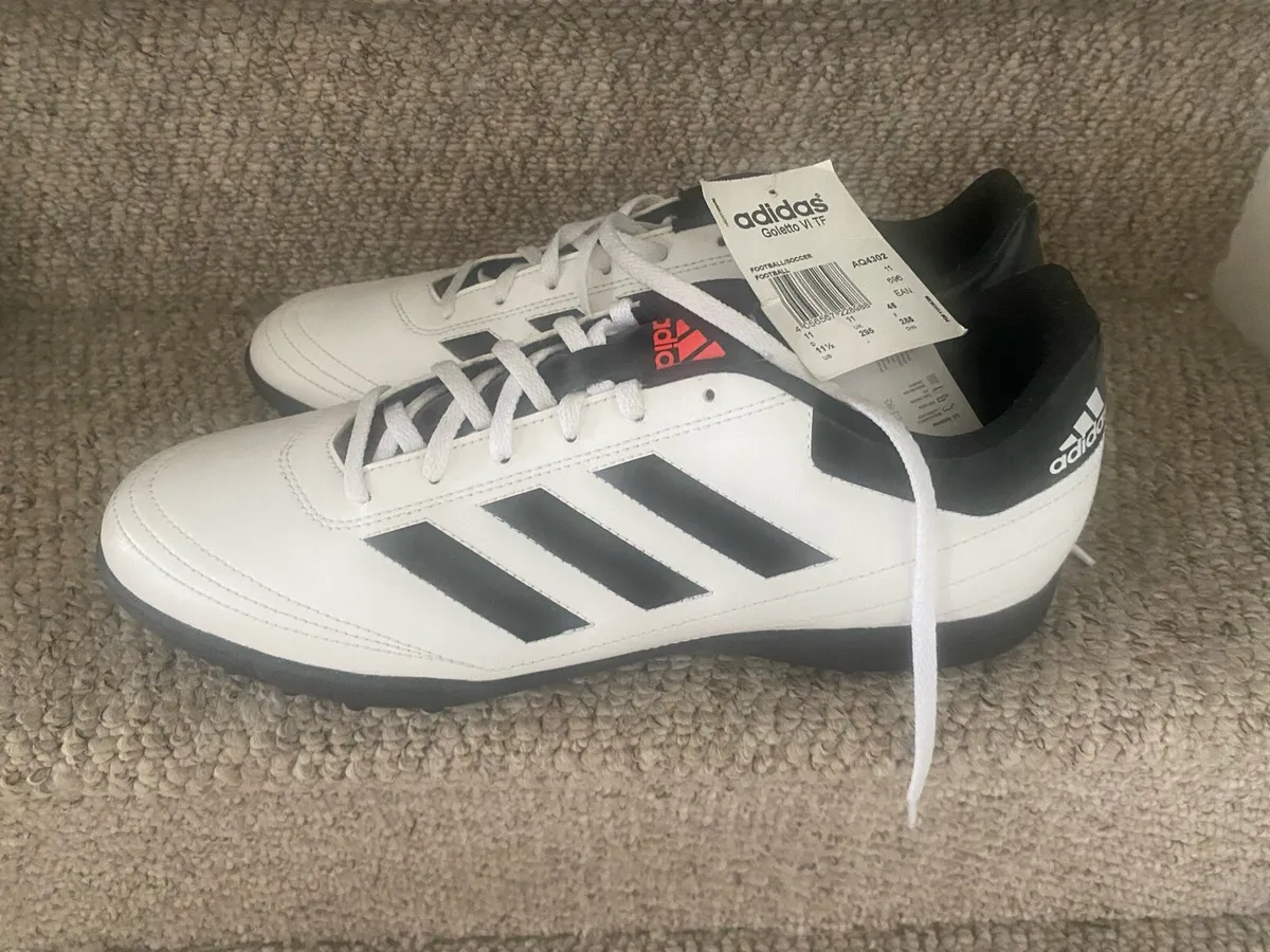 Adidas Astro Trainers - size 11 - Image 1