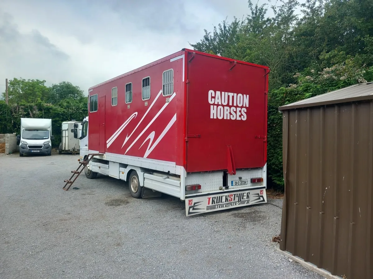 Horse lorry - Image 1