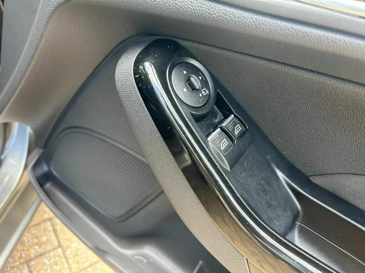 Ford Fiesta Titanium 1.25 60ps M5 5 - Image 2
